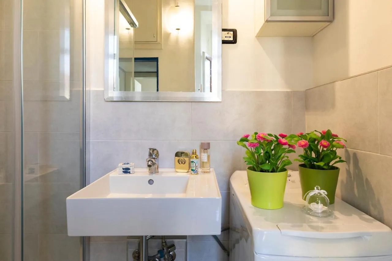 Apartment Colorful Porta Romana Milan